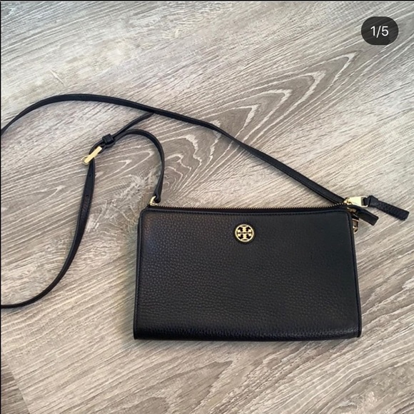 Tory Burch Handbags - Tory Burch Robinson Pebbled Crossbody